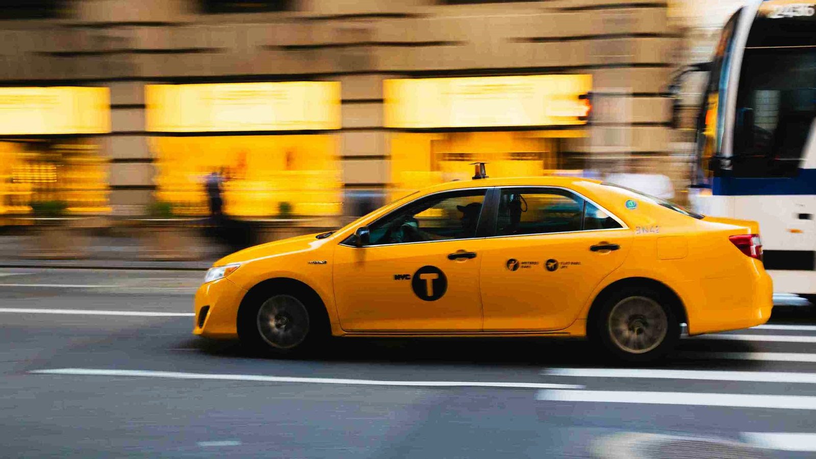 Private Taxi Service Near You in UK Book Your Fleet Anytime