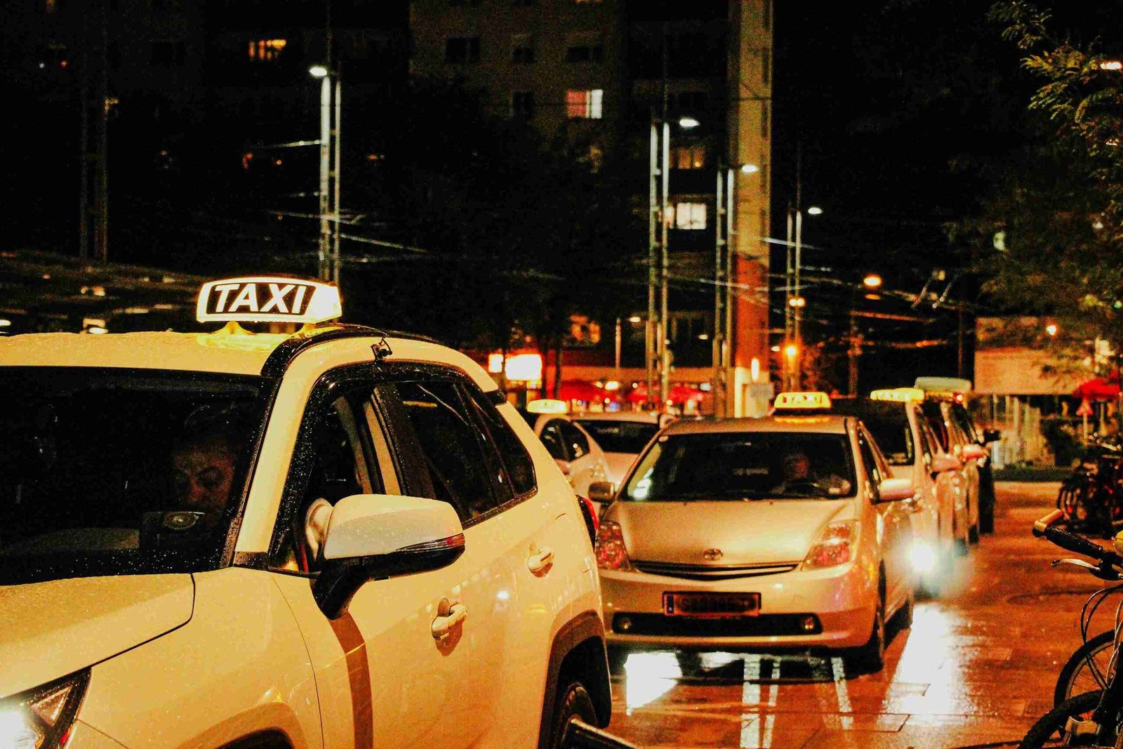 Direct Airport Transfers from Staines-upon-Thames for Faster and More Comfortable Travel