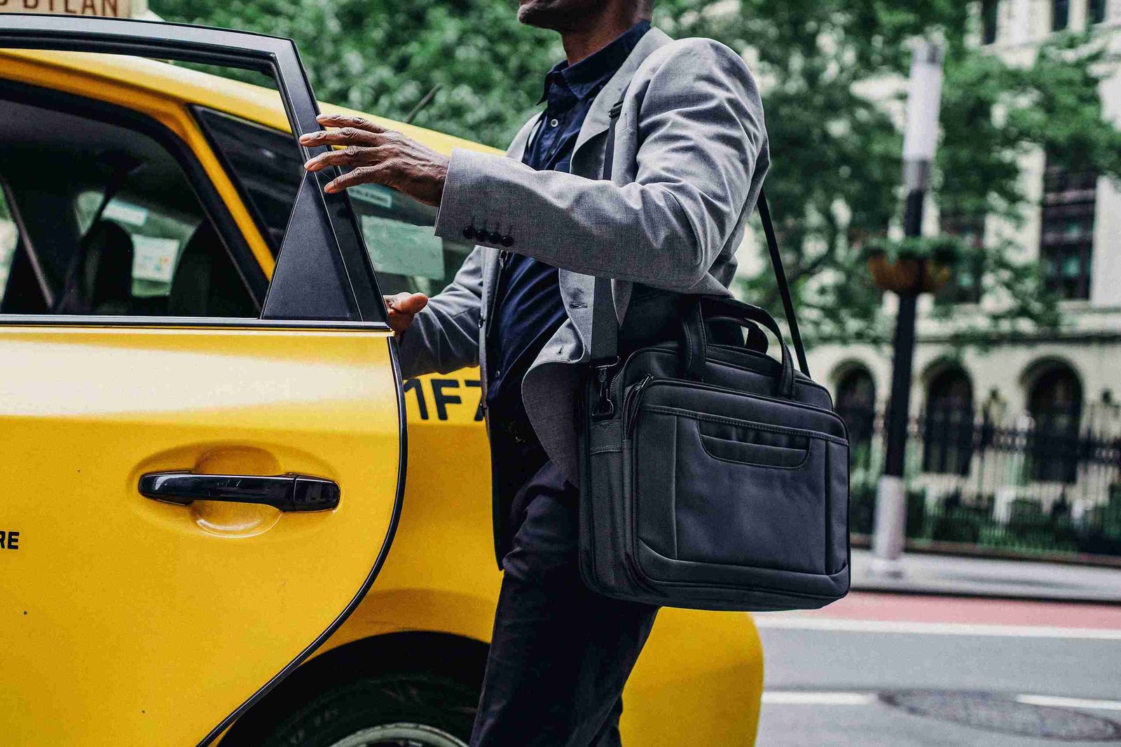 Private Airport Taxi Services in Staines for Convenient Door-to-Terminal Travel